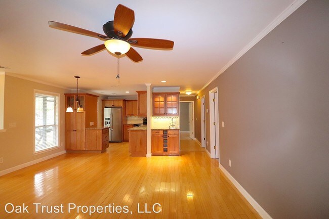 Building Photo - 2 br, 2 bath House - 7945 Edgebrook Unit C