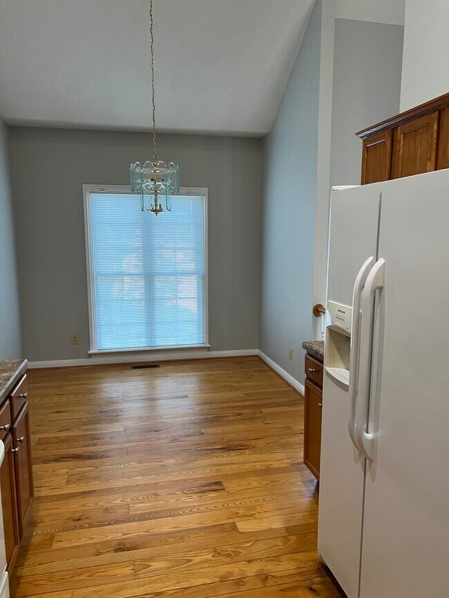 Building Photo - 155 Chelsea Cir