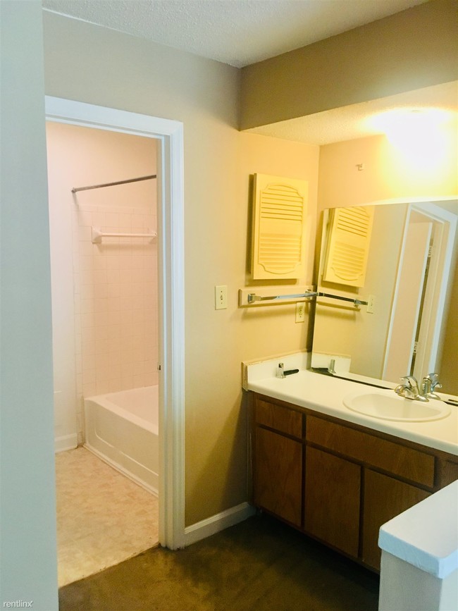 Building Photo - 2 br, 2 bath House - Avery Close Condominiums