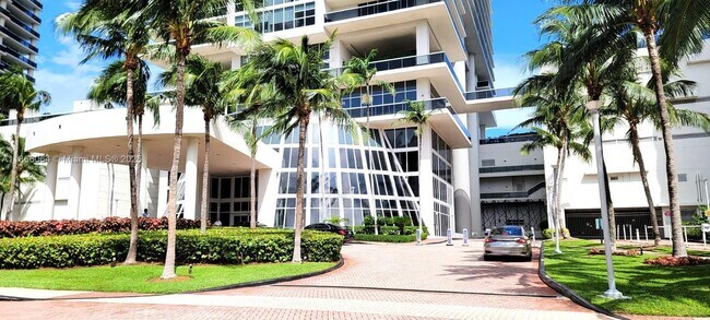 Building Photo - 1830 S Ocean Dr
