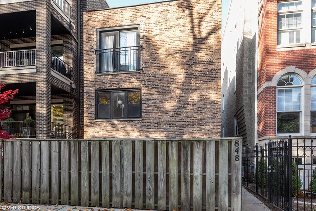 Foto del edificio - 848 W Lill Ave