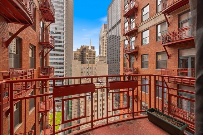Building Photo - 208 W Washington St