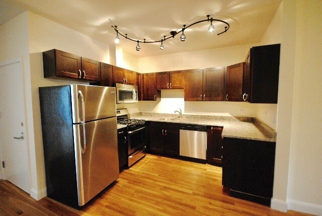 Primary Photo - 342 Meridian St