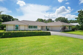 Building Photo - 408 S Country Club Dr