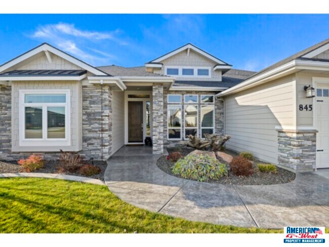 Building Photo - 845 S Lake Pointe Way