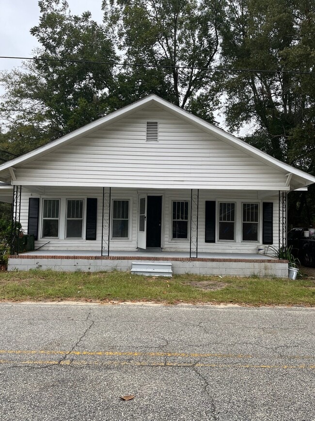 Building Photo - 123 Roundtree St