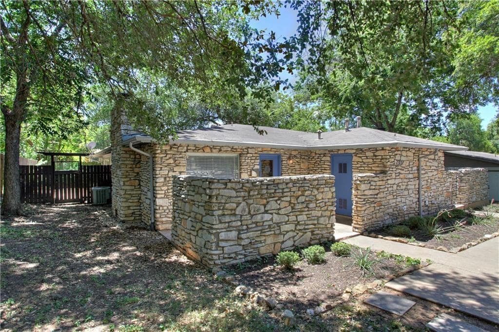 Primary Photo - 2313 La Casa Dr
