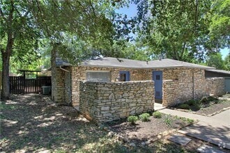 Building Photo - 2313 La Casa Dr