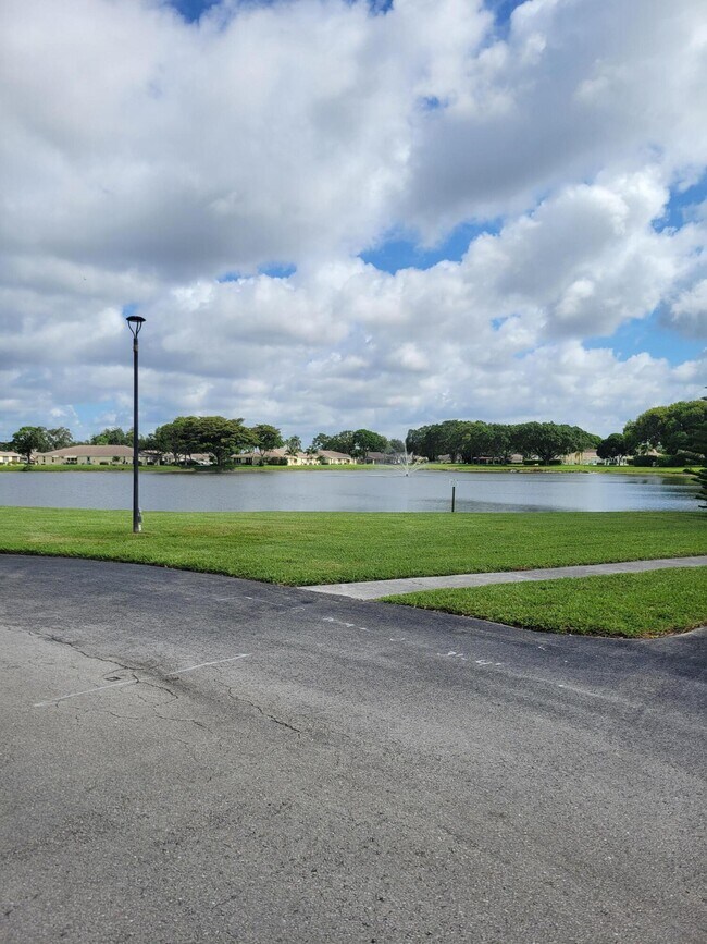 Foto del edificio - 14629 Canalview Dr