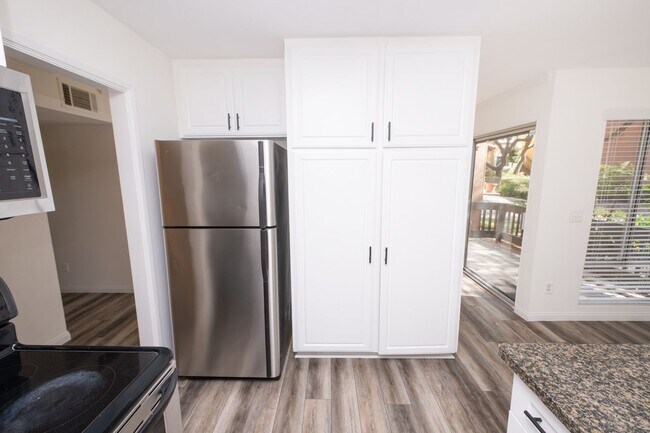 Foto del edificio - Move in Special: Spacious Downstairs Unit 3BR/2BA - 1/2 off FIRST Month Rent.