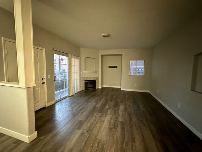Building Photo - Upgraded 3 bedroom!