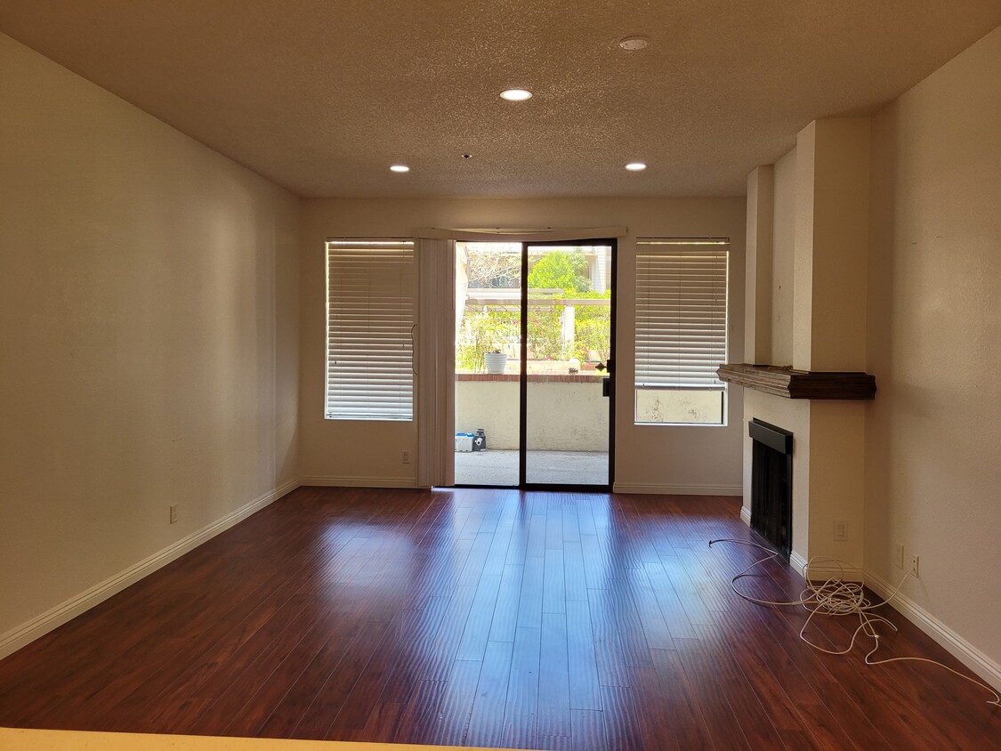 Primary Photo - 2563 Plaza del Amo