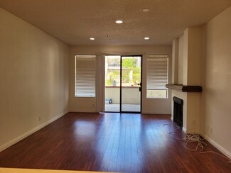 Building Photo - 2563 Plaza del Amo