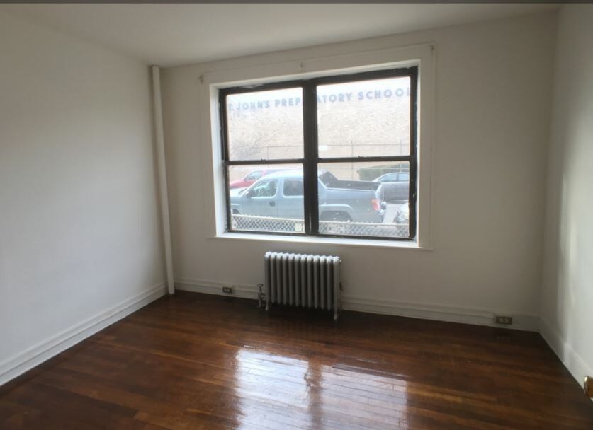 Foto principal - 132-55 Maple Ave