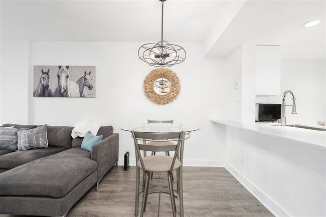 Building Photo - 888 Hamilton St