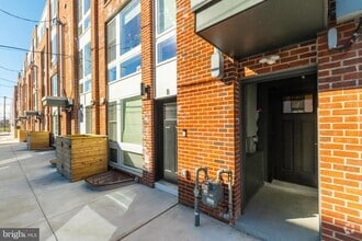 Building Photo - 1500 N Randolph St