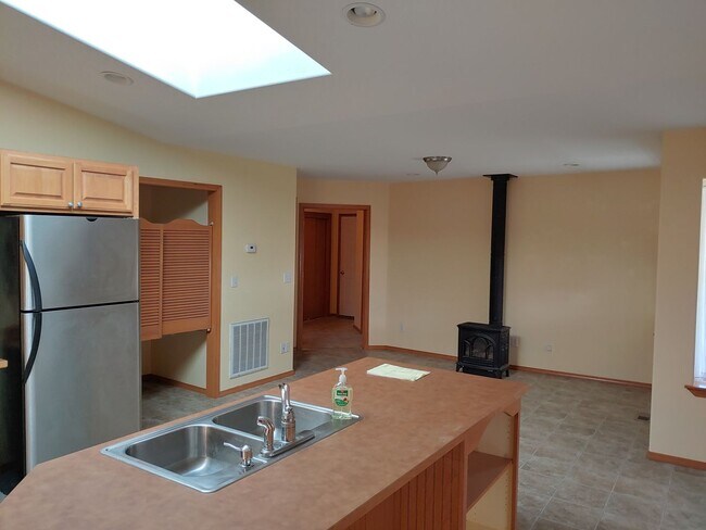 Building Photo - Quiet Neighborhood 55+Community-front landscaping included