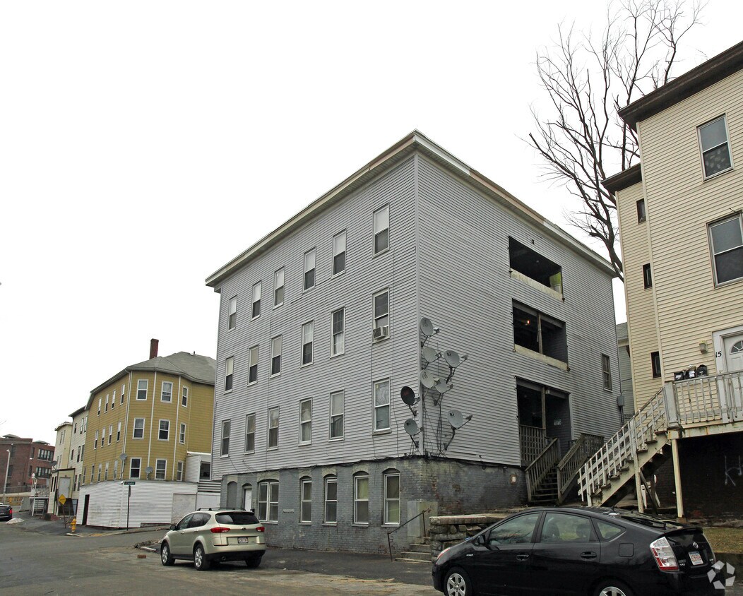 Building Photo - 28 Columbia St