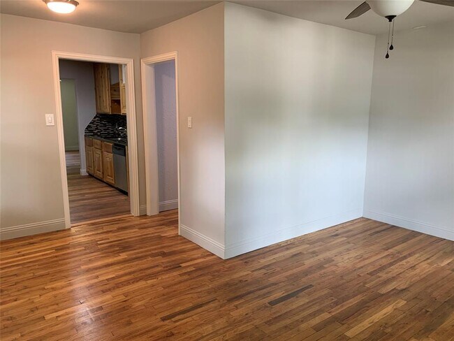 Foto del edificio - 5067 Mayfair St