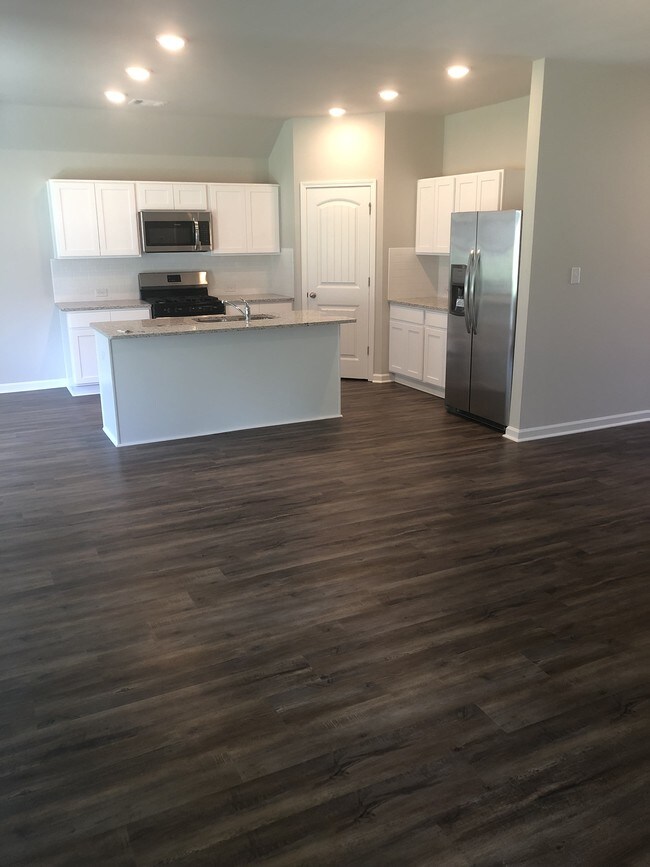 Building Photo - 12879 Fowler Dr