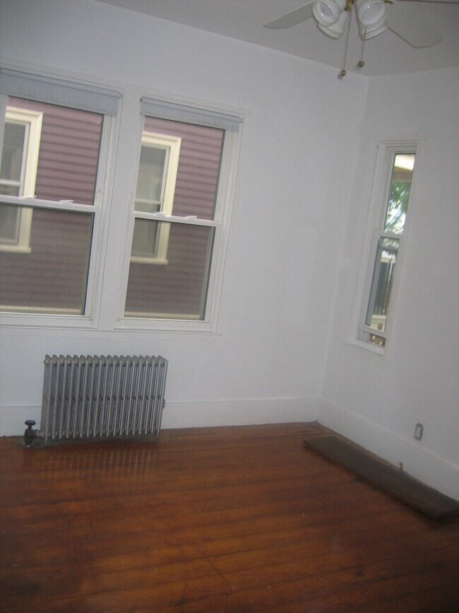 Foto del edificio - 28 Tucker Ave