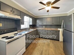 Building Photo - 610 Huston St