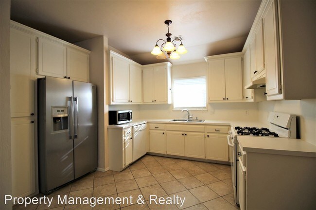 Building Photo - 3 br, 2 bath House - 509 W 10th St