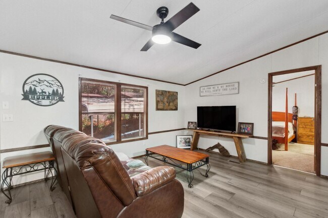 Foto del edificio - 6830 Deer Springs Rd