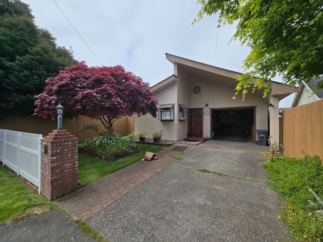 Building Photo - Furnished 1-bedroom Pine Hill home!