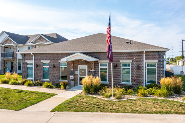 Leasing Office & Clubhouse - Grayhawk Apartments