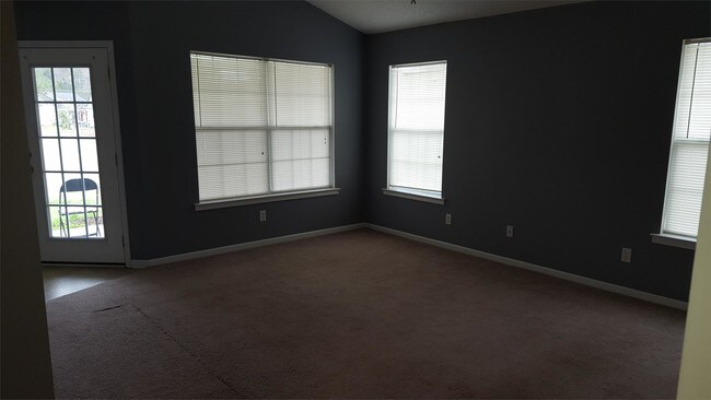 Building Photo - 3211 Walnut Way