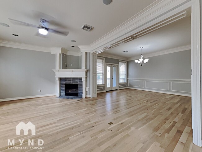 Building Photo - 839 Rosine St