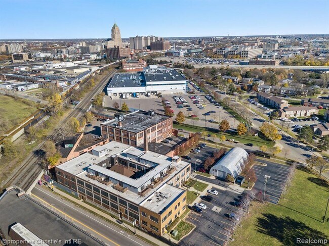 Building Photo - 5766 Trumbull Ave