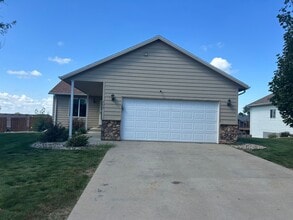 Building Photo - 605 N Daisy Ave