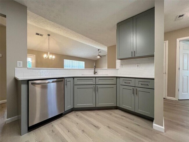 Foto del edificio - 2717 Lake Park Ridge E