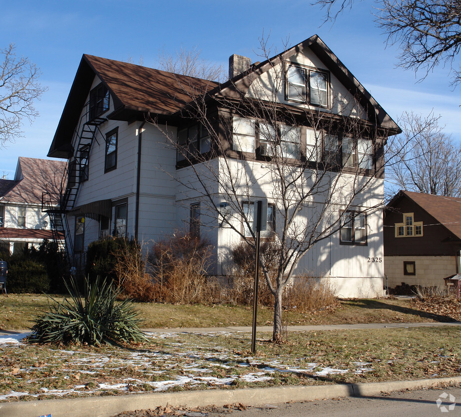 Building Photo - 2325 Carpenter Ave