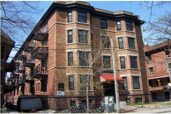 Building Photo - 160 Huron St