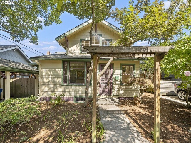 Building Photo - Charming and remodeled Richmond bungalow j...