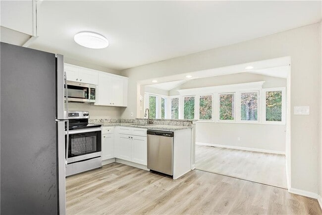 Building Photo - 6106 Shadow Glen Ct SW