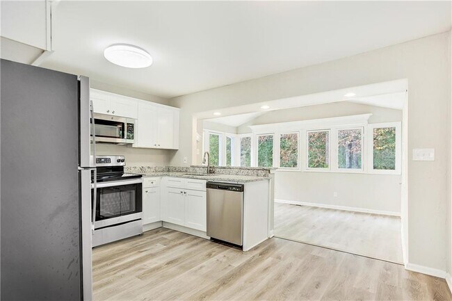 Foto del edificio - 6106 Shadow Glen Ct SW