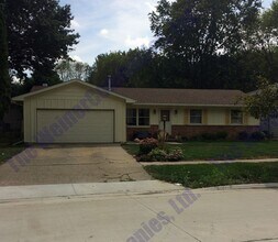 Building Photo - 2205 Tamarack Dr