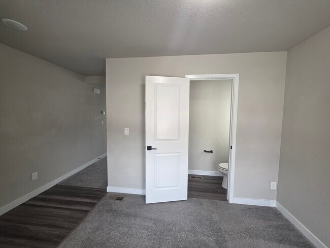 Building Photo - 10429 Luneth Dr