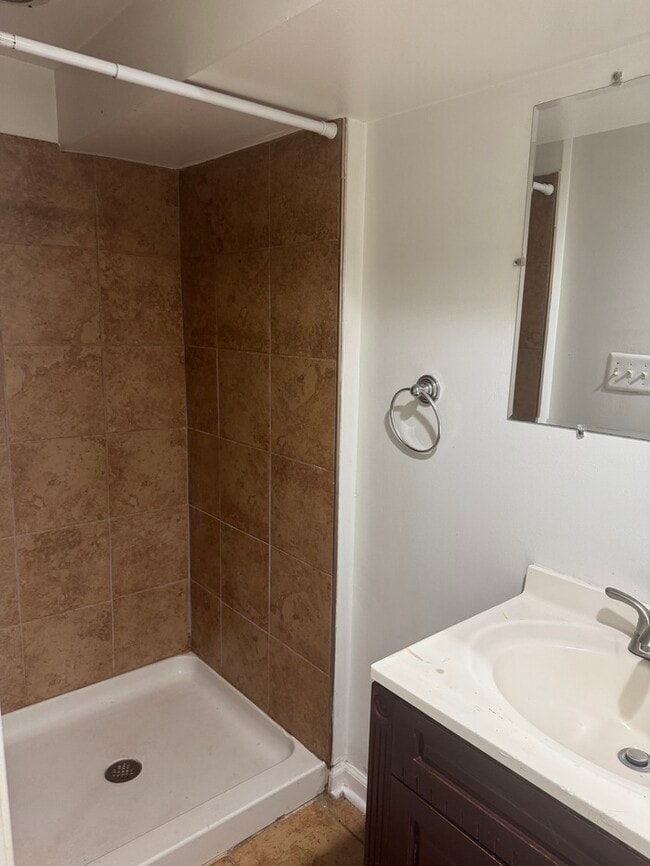 Building Photo - 2 bedrooms 2 bathrooms