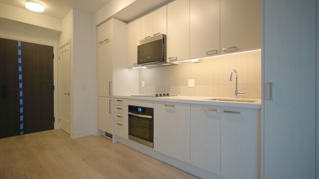 Building Photo - 20-2420 Soudan Ave