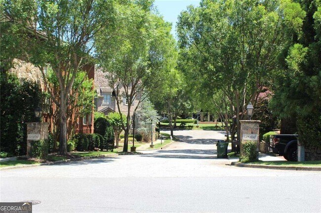 Foto del edificio - 704 Longleaf Dr NE
