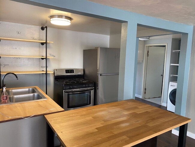 Building Photo - Little cottage nestled in a street surrounded with natural setting in Fremont Niles area , Availa...