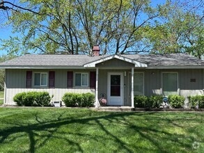 Building Photo - 6284 Woodsdale Dr