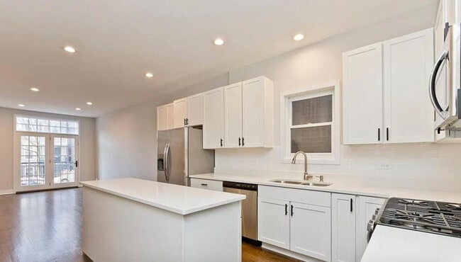 Foto del edificio - 2639 N Wayne Ave