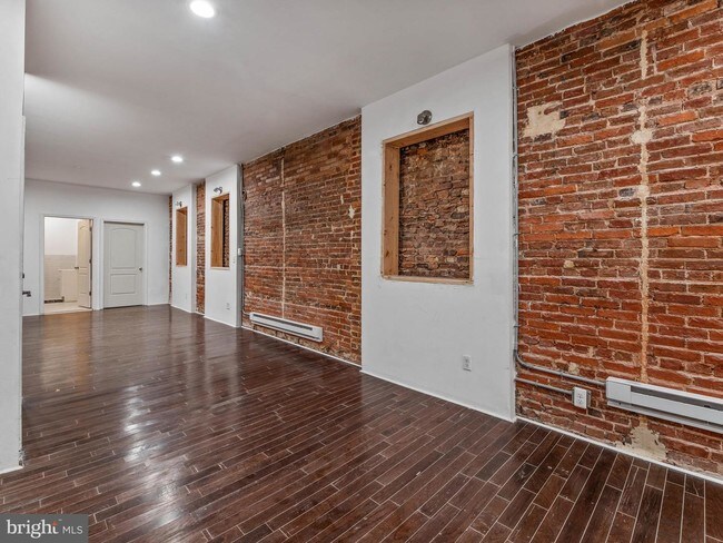 Building Photo - 817 E Baltimore St