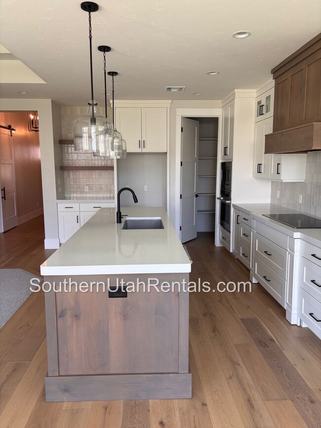 Building Photo - Beautiful 4 bed | 3 Bath | 3 Car Garage of...